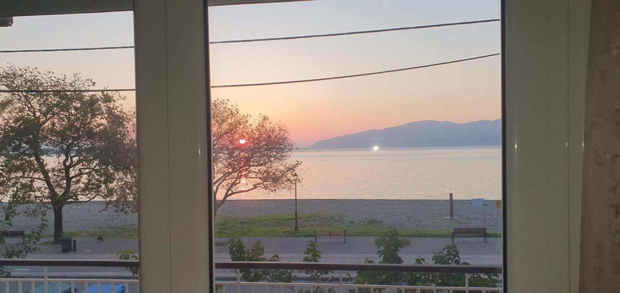 Nafpaktos Beach House Buitenkant foto